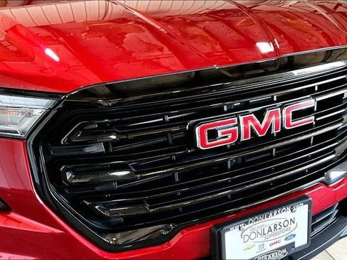 Used 2024 GMC Terrain SLE w/ Driver Convenience Package AWD/4WD image 10