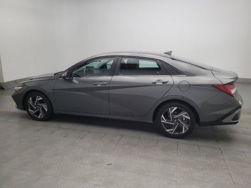 Used 2025 Hyundai Elantra SEL FWD image 3