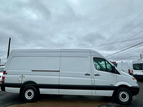 Used 2011 Mercedes-Benz Sprinter 2500 image 8