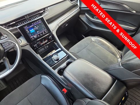 Used 2024 Jeep Grand Cherokee L Altitude AWD/4WD image 14
