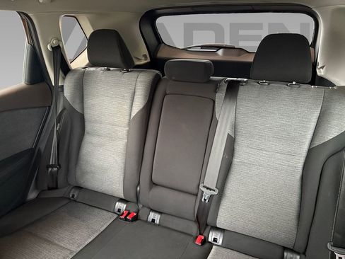 Used 2023 Nissan Rogue SV image 3