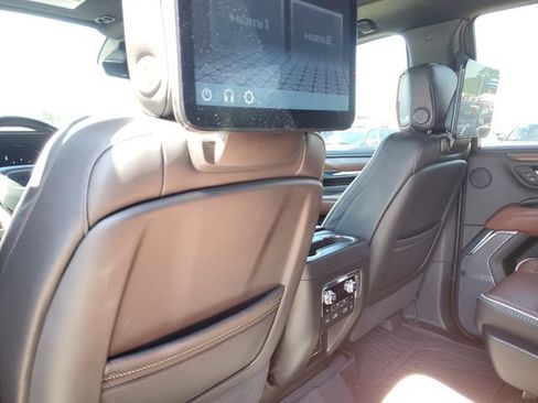 Used 2024 GMC Yukon Denali Ultimate AWD/4WD image 28
