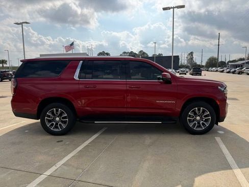 Used 2021 Chevrolet Suburban LT w/ LT Signature Package image 6