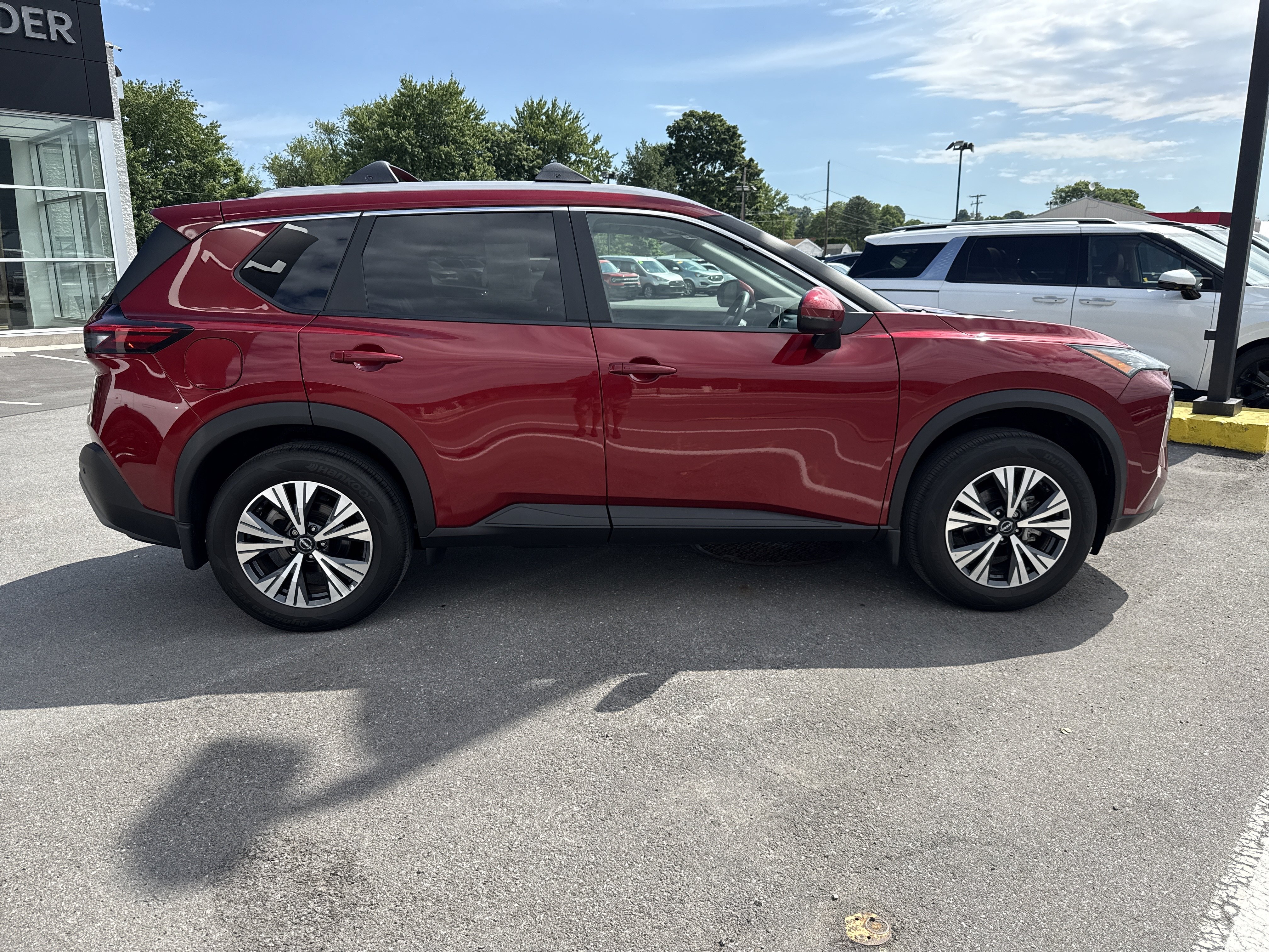 Used 2023 Nissan Rogue SV w/ SV Premium Package AWD/4WD image 2