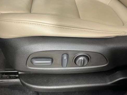 Used 2022 Chevrolet Traverse LT image 26