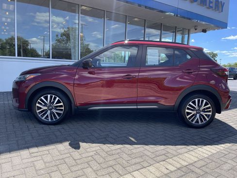 Used 2023 Nissan Kicks SR w/ SR Premium Package FWD image 2