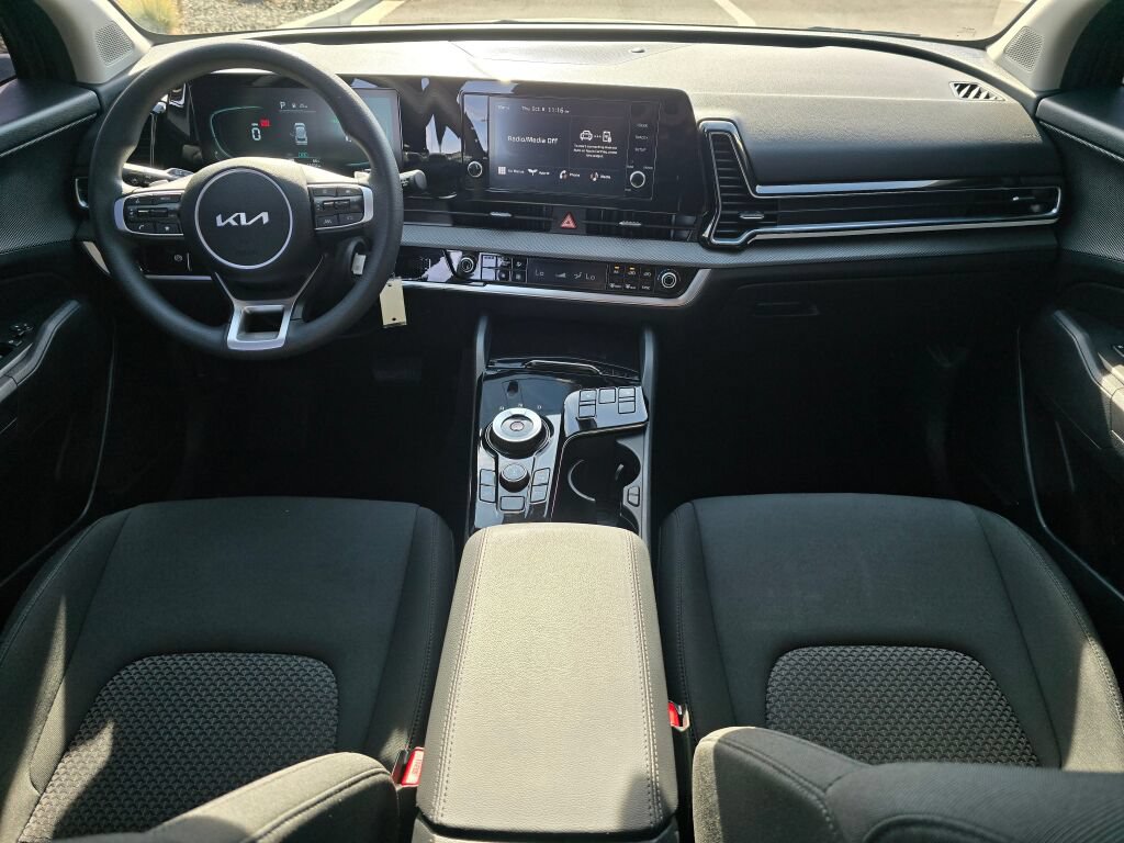 Used 2025 Kia Sportage LX AWD/4WD image 16