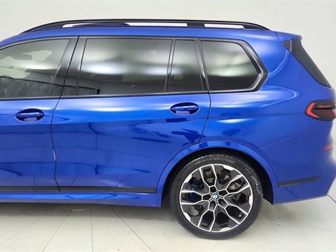Used 2025 BMW X7 M60i image 11