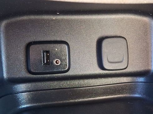 Used 2018 Chevrolet Equinox LS image 24