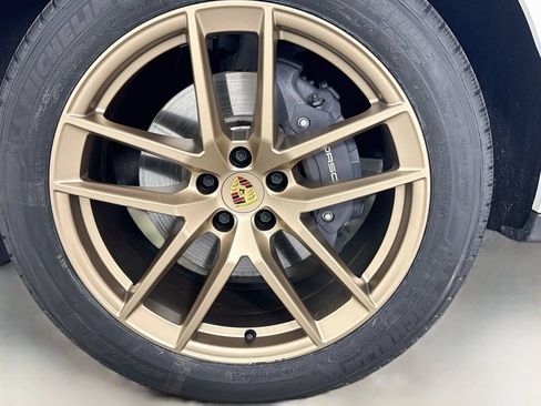 Certified 2023 Porsche Macan Turbo AWD/4WD image 31