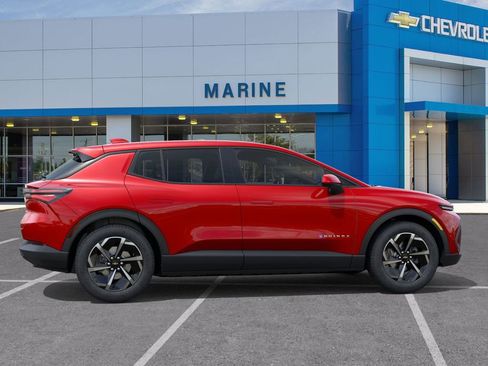 New 2026 Chevrolet Equinox EV LT w/ Comfort Package FWD image 5