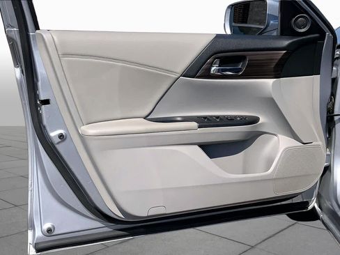 Used 2016 Honda Accord EX image 21