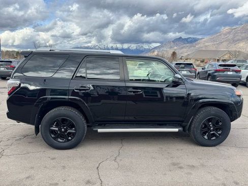 Used 2016 Toyota 4Runner SR5 image 7
