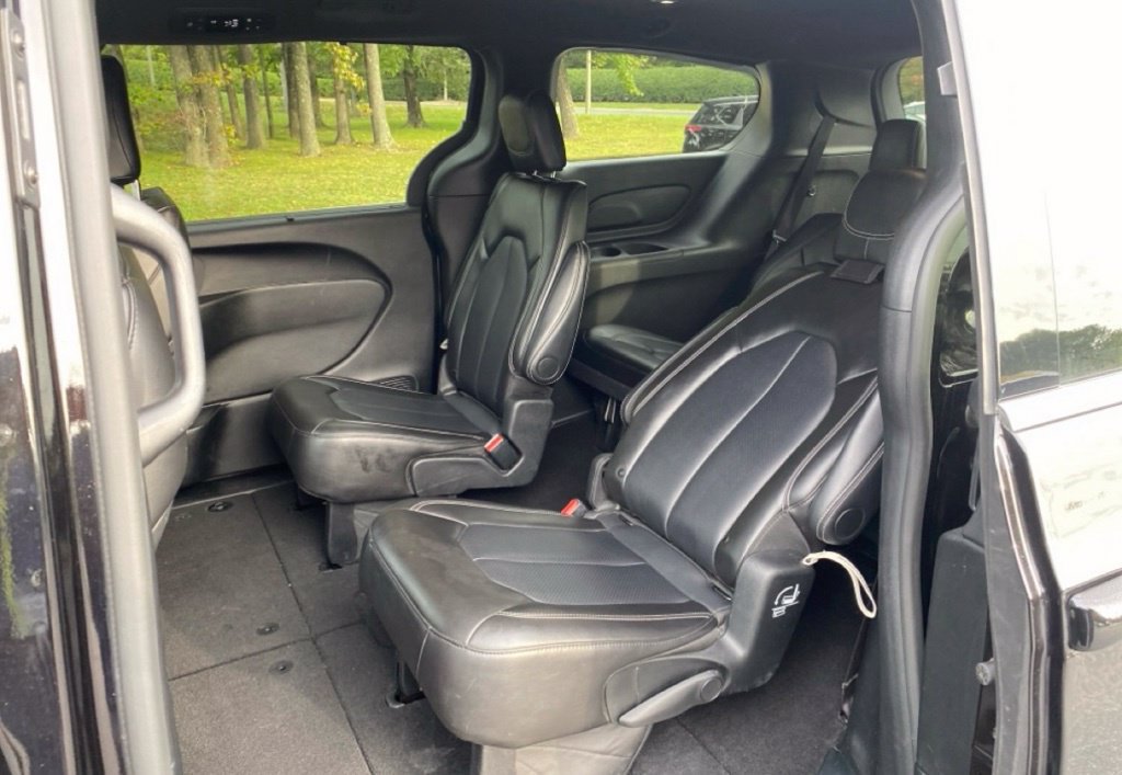 Used 2025 Chrysler Pacifica Select FWD image 7