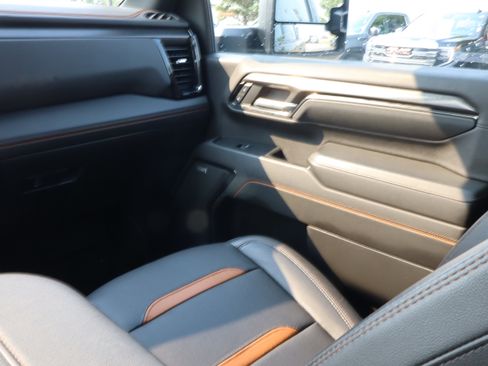 Used 2024 GMC Sierra 2500 AT4 w/ AT4 Premium Plus Package AWD/4WD image 11