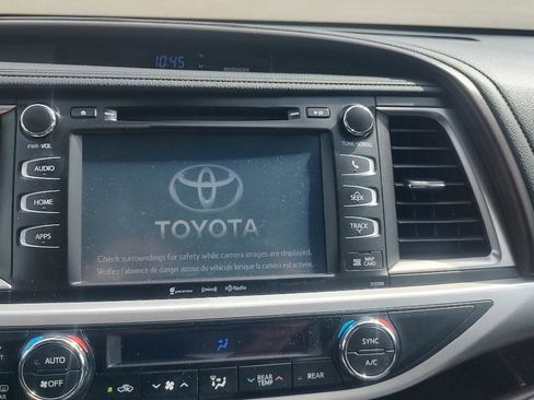 Used 2019 Toyota Highlander XLE AWD/4WD image 11