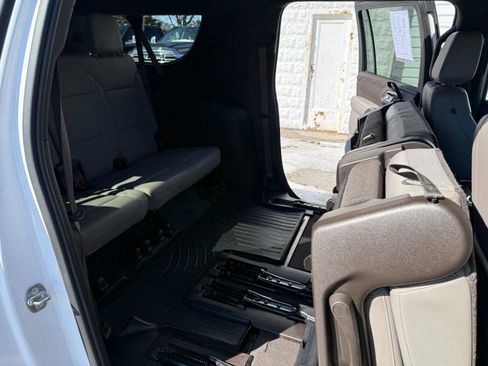 Used 2021 Chevrolet Suburban LT image 17