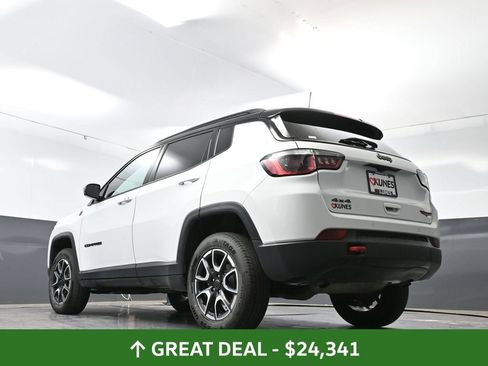 Used 2025 Jeep Compass Trailhawk AWD/4WD image 56