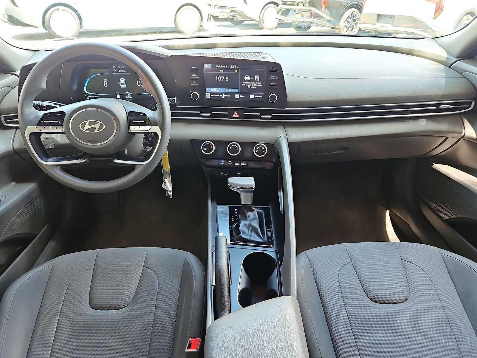 Used 2025 Hyundai Elantra SE FWD image 14