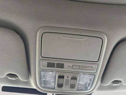 Used 2016 Honda Odyssey Touring Elite image 38