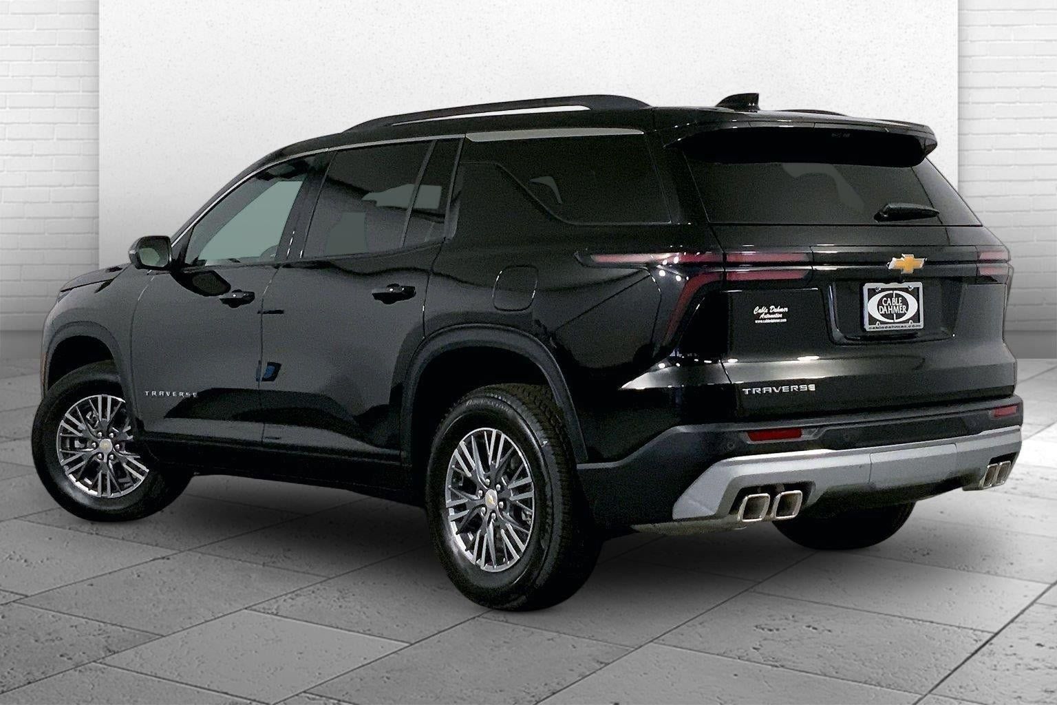 Used 2026 Chevrolet Traverse LT w/ Driver Confidence Package FWD image 11
