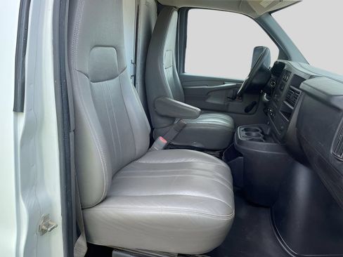 Used 2014 Chevrolet Express 3500 Extended RWD image 16