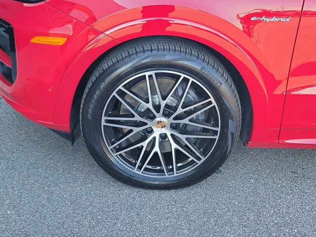Certified 2025 Porsche Cayenne E-Hybrid AWD/4WD image 13