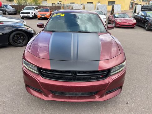 Used 2018 Dodge Charger SXT RWD image 2