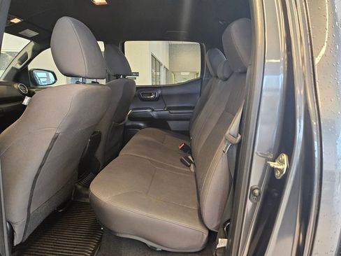 Used 2017 Toyota Tacoma TRD Off-Road w/ Tow Package (A/T) AWD/4WD image 24