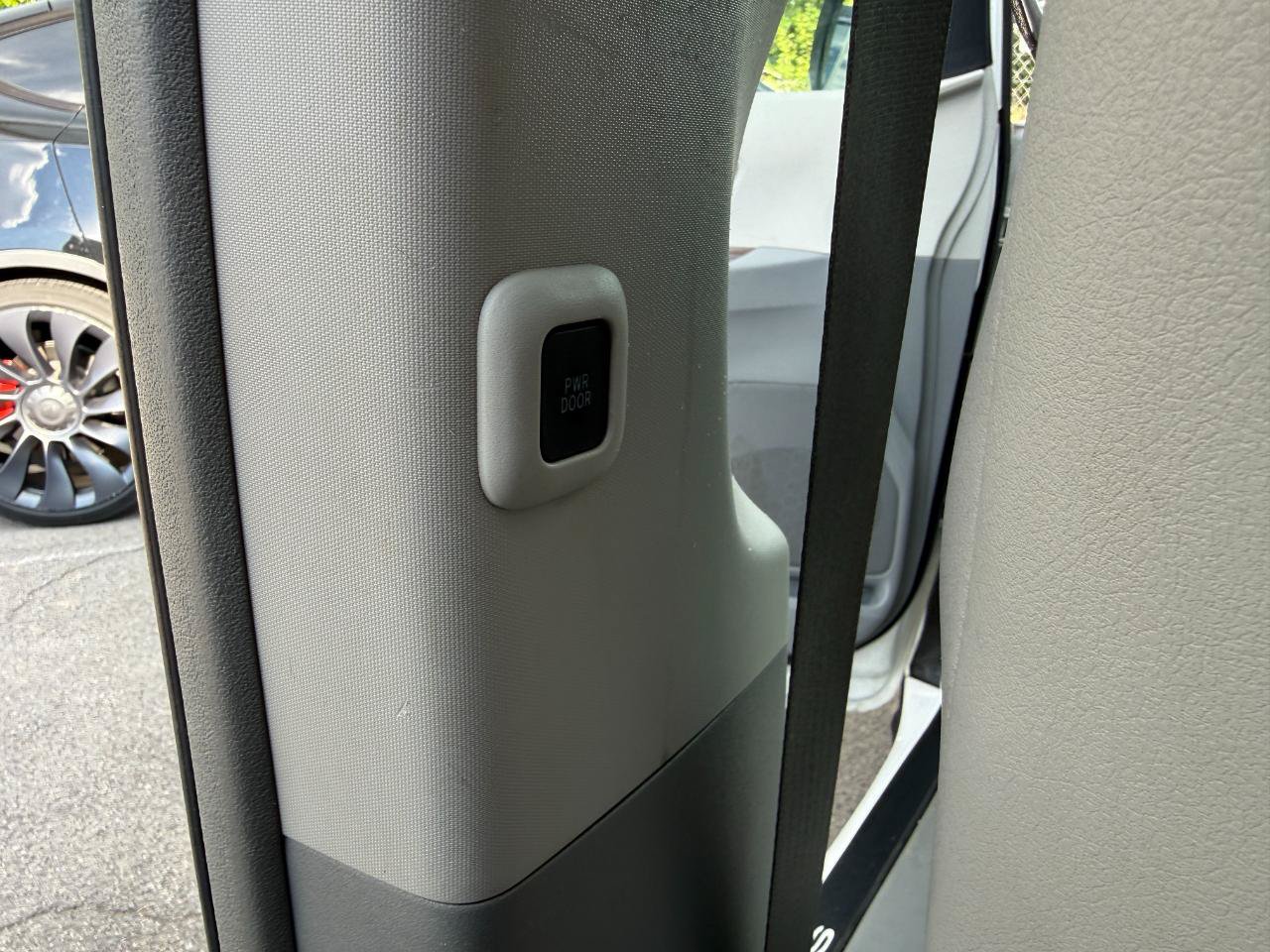 Used 2013 Toyota Sienna XLE w/ Entertainment Pkg FWD image 41