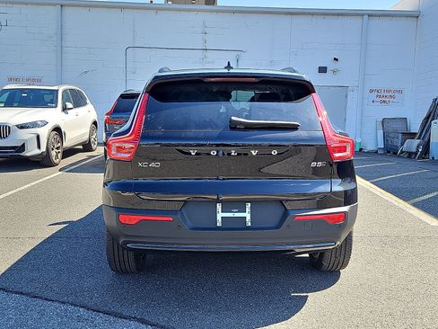 New 2026 Volvo XC40 B5 Core w/ Climate Package AWD/4WD image 5