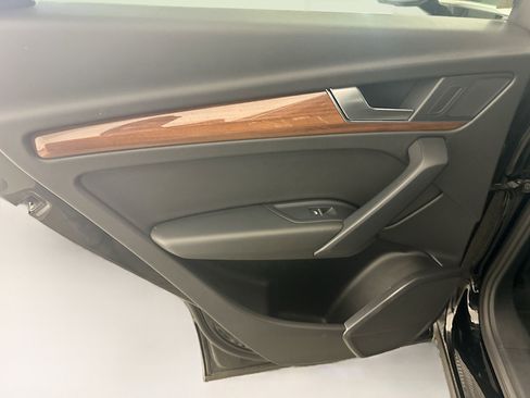 Used 2022 Audi Q5 2.0T Premium w/ Convenience Package image 28