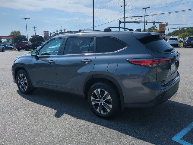 Used 2023 Toyota Highlander XLE AWD/4WD image 6