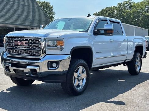 Used 2016 GMC Sierra 2500 SLT w/ Duramax Plus Package AWD/4WD image 8