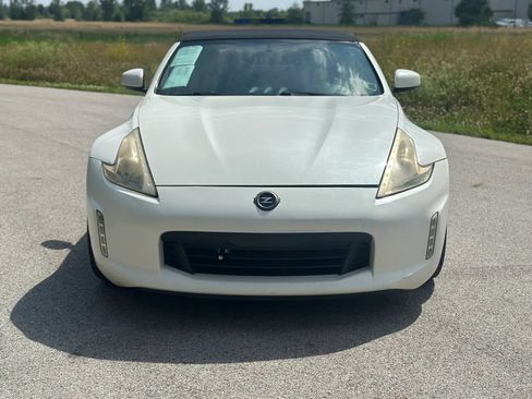 Used 2014 Nissan 370Z Touring RWD image 2