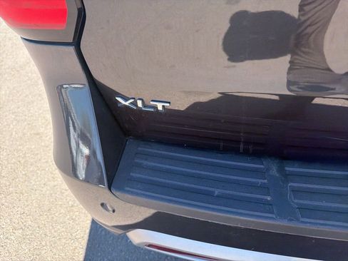 Used 2024 Ford Expedition Max XLT image 11