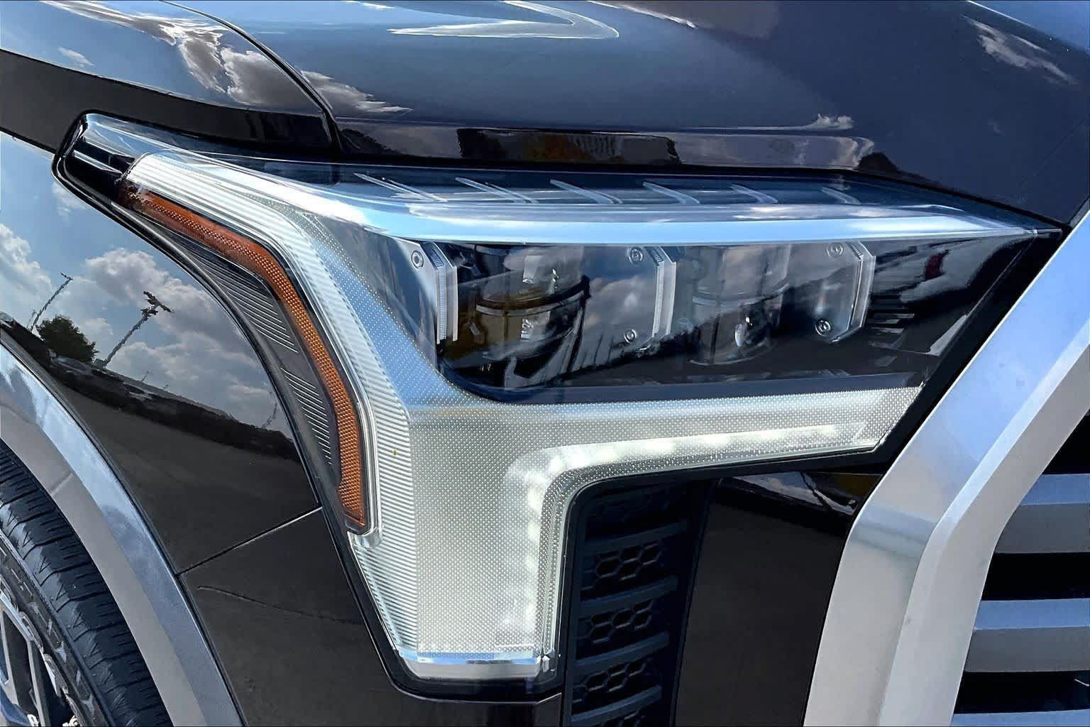 Used 2024 Toyota Tundra Limited AWD/4WD image 28