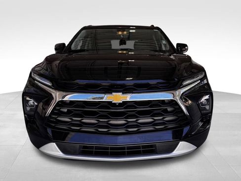 Used 2025 Chevrolet Blazer LT w/ Sound & Technology Package FWD image 2