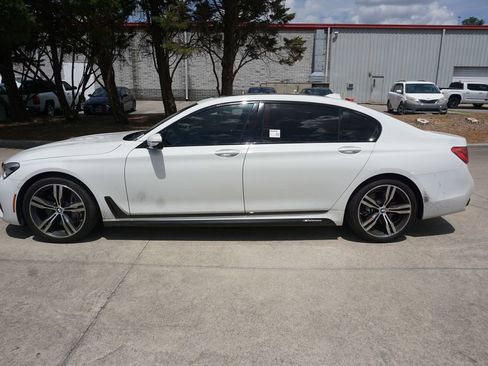 Used 2018 BMW 750i w/ Executive Package RWD image 18