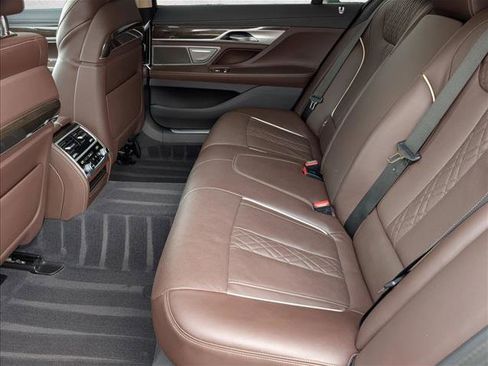 Certified 2022 BMW 750i xDrive image 21