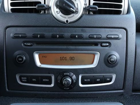 Used 2009 smart fortwo pure image 32