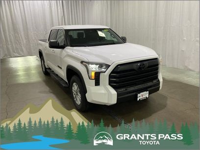 New 2026 Toyota Tundra SR5 w/ SR5 Premium Package