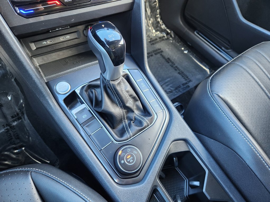 Certified 2024 Volkswagen Tiguan SE R-Line AWD/4WD image 21