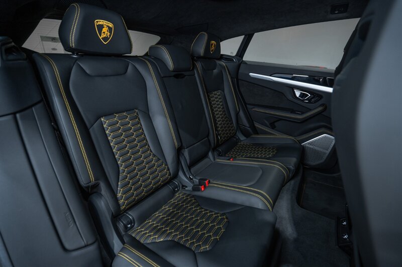 Used 2020 Lamborghini Urus AWD/4WD image 33