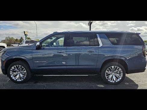 New 2025 Chevrolet Suburban Premier w/ Sun And Tow Package image 6