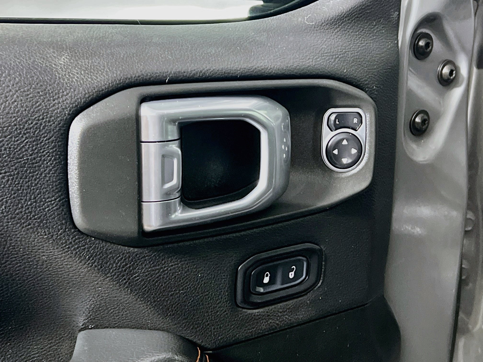 Used 2020 Jeep Gladiator Mojave AWD/4WD image 16