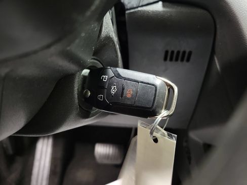 Used 2016 Ford Fusion SE FWD image 19