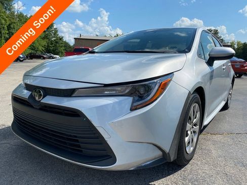 Used 2023 Toyota Corolla LE FWD image 5