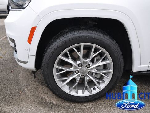 Used 2023 Jeep Grand Cherokee L Summit w/ Advanced Protech Group IV AWD/4WD image 9