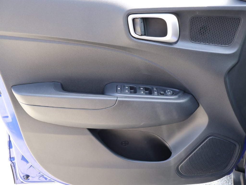 Used 2025 Hyundai Venue SEL FWD image 19